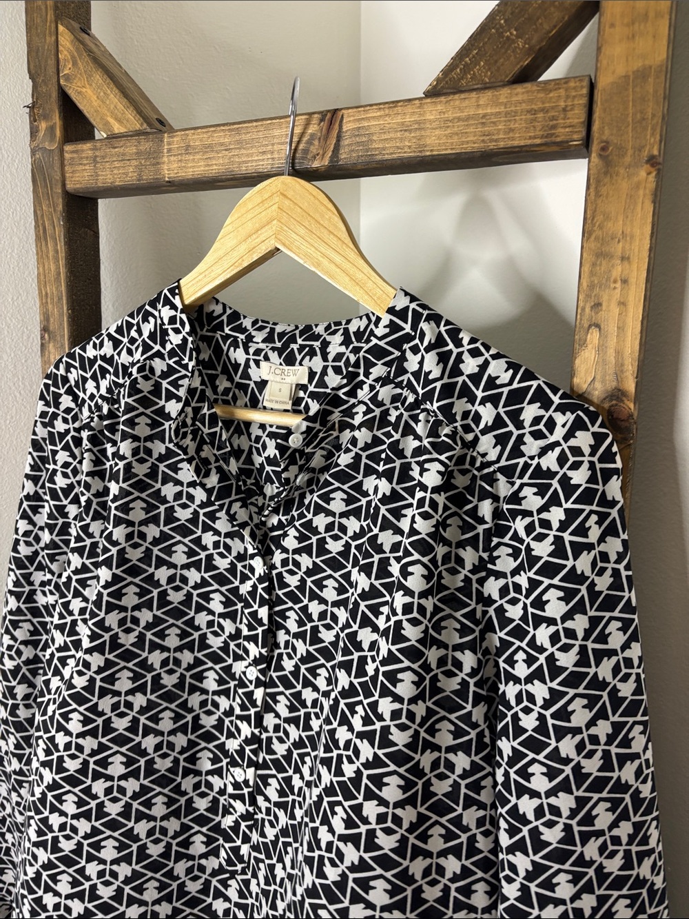 J. Crew Black and White Geometric Button-Down Shirt Size S - Picture 2 of 4
